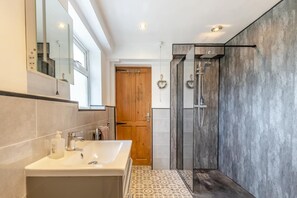 Hair dryer, towels - 5 Bed in Utterby (oc-t34067) (Utterby)