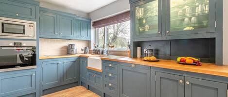 Micro-ondes, four, lave-vaisselle