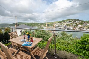 Outdoor dining - 2 Bed in Dartmouth (oc-sd84ab) (Dartmouth)