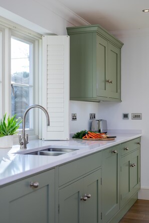 Microwave, oven, dishwasher, highchair - 5 Bed in Walberswick (oc-hlwal) (Walberswick)