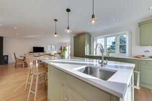 Microwave, oven, dishwasher, highchair - 5 Bed in Walberswick (oc-hlwal) (Walberswick)