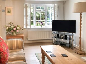 Living area - 2 Bed in Holt (oc-1811) (Holt)