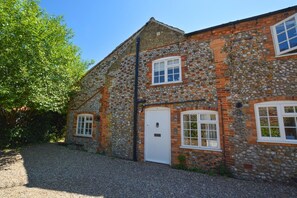 Exterior - 2 Bed in Holt (oc-1811) (Holt)