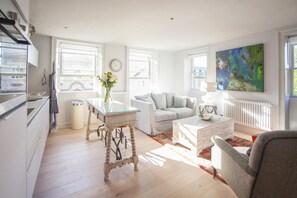 TV - 1 Bed in Bath (oc-bhr48) (Bath)