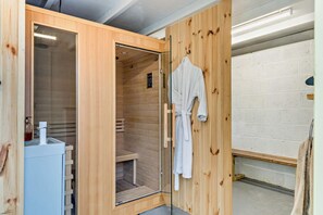 Sauna - 7 Bed in Faringdon (oc-b34031) (Littleworth)