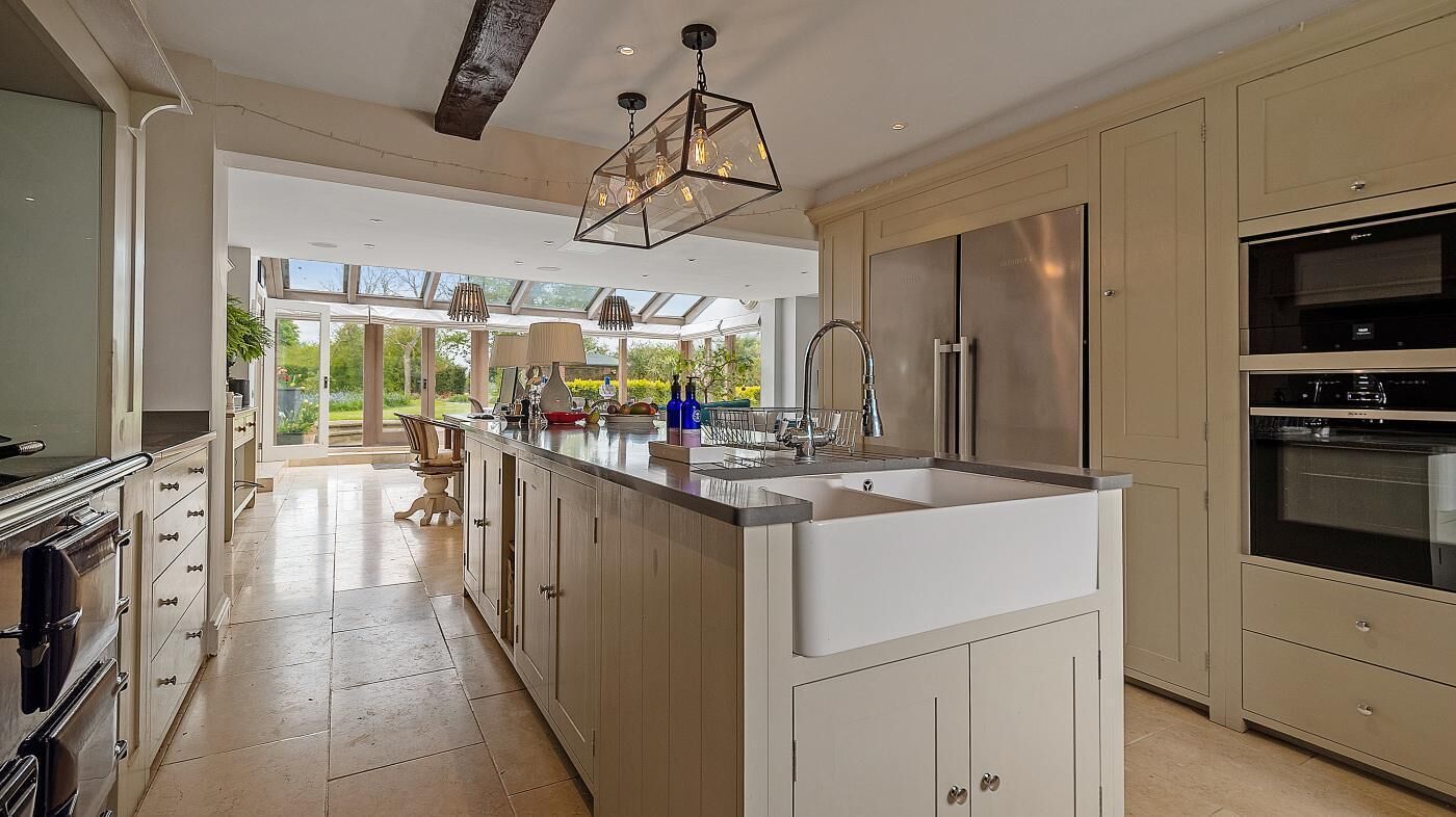 微波爐、焗爐、洗碗機、高腳椅