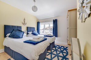 Iron/ironing board, travel cot, free WiFi, bed sheets - 3 Bed in Whitby (oc-w416) (Whitby)