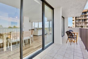 Outdoor dining - Our House at the Beach E-302 by Tropical Sands Accommodations (Siesta Key)