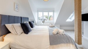 A modern bedroom with a large bed, a window, and a ceiling light. - 4 Bed in Freshwater (oc-s33684) (Freshwater)