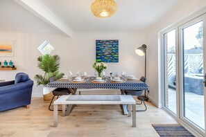Dining - 4 Bed in Freshwater (oc-s33684) (Freshwater)