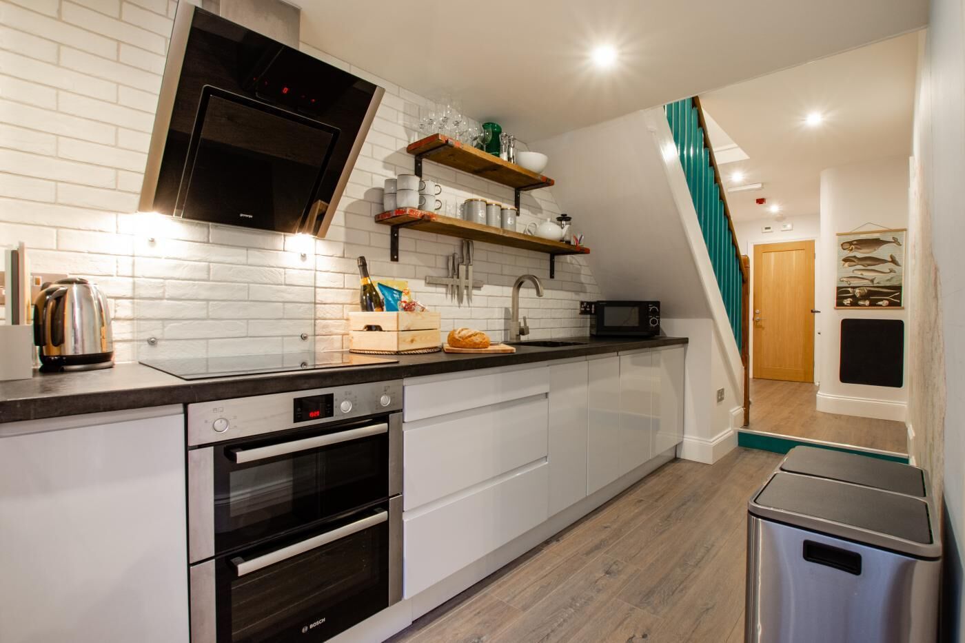 Microwave, oven, dishwasher, cookware/dishes/utensils