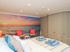 5 bedrooms, individually decorated, individually furnished, free WiFi - 32 Quay Street (Scarborough)