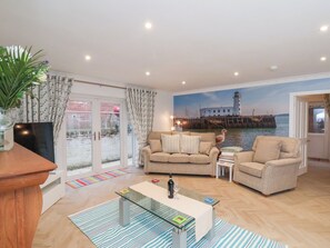 Living area - 32 Quay Street (Scarborough)