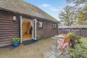 تناول الطعام بالخارج