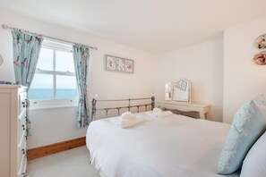 Iron/ironing board, free WiFi, bed sheets - 2 Bed in Sandsend (oc-wa317) (Sandsend)