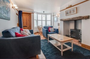 TV, fireplace - 2 Bed in Sandsend (oc-wa317) (Sandsend)