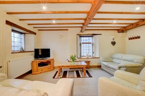TV - 3 Bed in Pembroke (oc-25585) (Pembroke)