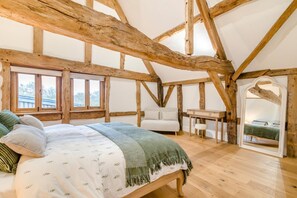 4 bedrooms, travel cot, free WiFi, bed sheets - 4 Bed in Etloe (oc-e34026) (Awre)