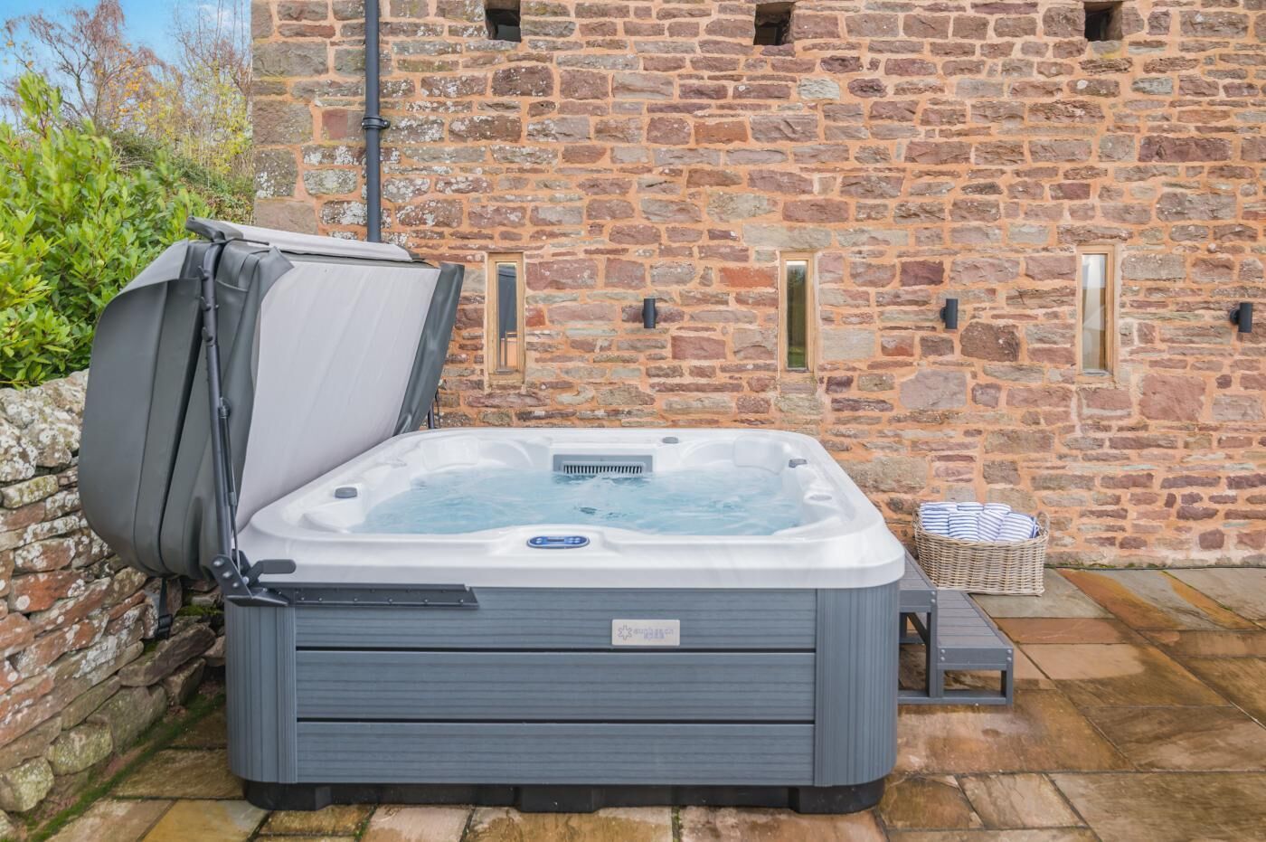 Outdoor spa tub
