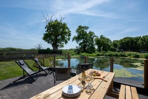 Outdoor dining - 5 Bed in Briston (oc-2305) (Briston)