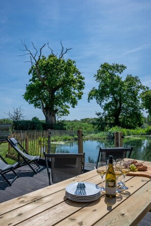 Outdoor dining - 5 Bed in Briston (oc-2305) (Briston)