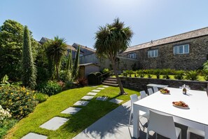 Outdoor dining - 5 Bed in Padstow (oc-p00595) (Padstow)
