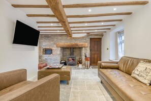 TV, fireplace - 4 Bed in Peterchurch (oc-s34019) (Peterchurch)