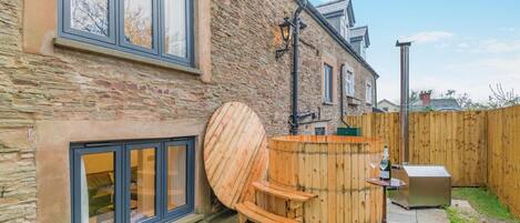 Bañera de hidromasaje al aire libre