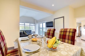 Dining - 2 Bed in Llanon (oc-porth1) (Llan-non)
