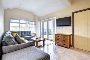 TV - 2 Bed in Llanon (oc-porth1) (Llan-non)