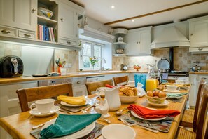 Dining - 5 Bed in Bleadney (oc-r33959) (Bleadney)