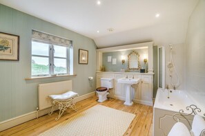 Towels - 5 Bed in Bleadney (oc-r33959) (Bleadney)