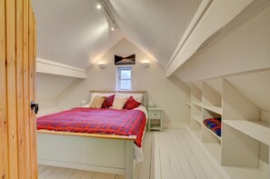 3 bedrooms, iron/ironing board, travel cot, free WiFi - 3 Bed in Llanrhychwyn (oc-wag577) (Llanrhychwyn)