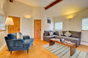 TV, fireplace - 3 Bed in Llanrhychwyn (oc-wag577) (Llanrhychwyn)