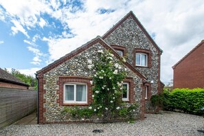 Exterior - 3 Bed in Langham (oc-1828) (Langham)