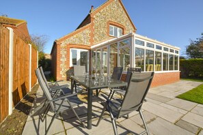 Outdoor dining - 3 Bed in Langham (oc-1828) (Langham)