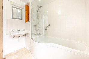 Towels - 2 Bed in St. Ives (oc-6acarr) (St Ives)