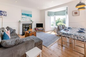 TV - 2 Bed in St. Ives (oc-6acarr) (St Ives)