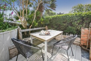 Outdoor dining - 2 Bed in St. Ives (oc-6acarr) (St Ives)