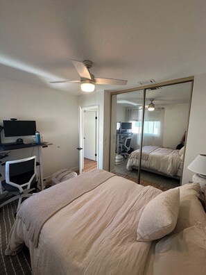 Silitysrauta/-lauta, Wi-Fi, vuodevaatteet