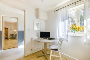 Interior - 4 Bed in Salthouse (oc-1824) (Salthouse)