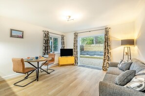 TV - 1 Bed in Ashcott (oc-m33651) (Ashcott)
