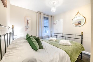 3 bedrooms, iron/ironing board, free WiFi, bed sheets