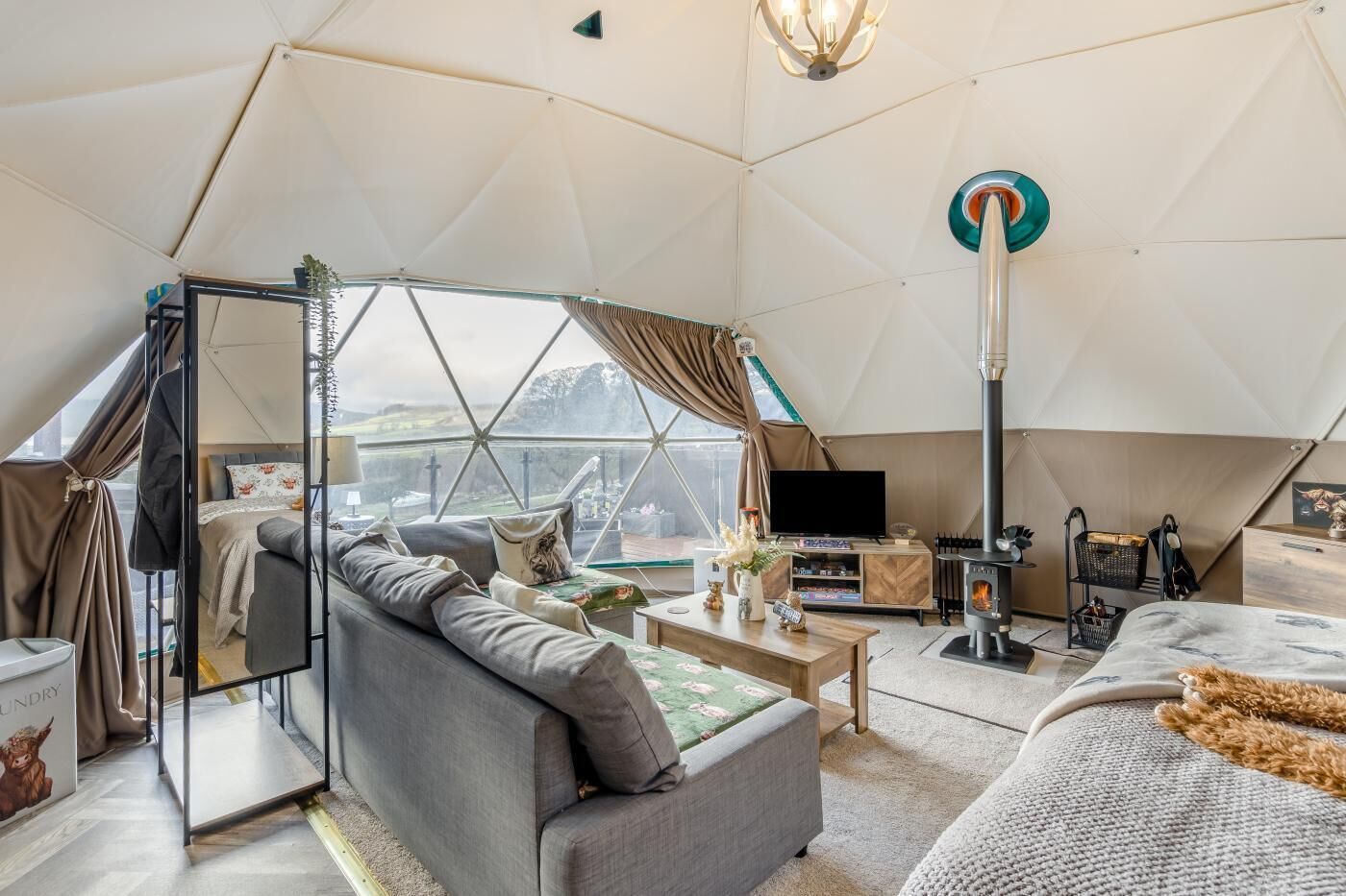 Télévision, cheminée