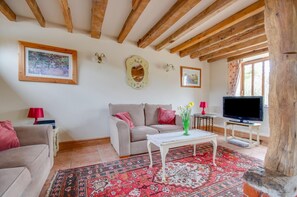 TV - 2 Bed in Erpingham (oc-2278) (Erpingham)