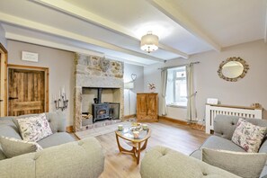 TV, fireplace - 2 Bed in Lowick (oc-c34008) (Lowick)