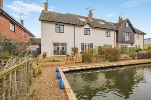 Exterior - 2 Bed in Hoveton (oc-w33854) (Hoveton)