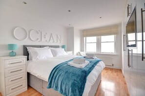 Iron/ironing board, travel cot, free WiFi, bed sheets - 2 Bed in Whitby (oc-w408) (Whitby)