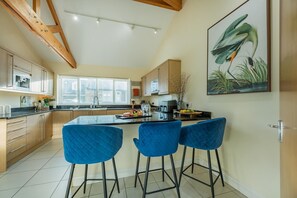 Microwave, oven, dishwasher, highchair - 5 Bed in Morpeth (oc-n34107) (Warkworth)