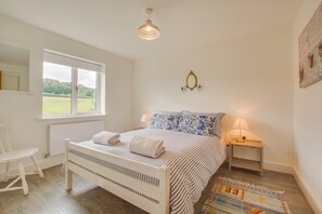 Travel cot, free WiFi, bed sheets - 6 Bed in Salthouse (oc-1823) (Salthouse)